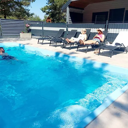 Bursztynowo Z Saunami I Jakuzzi Nyaraló