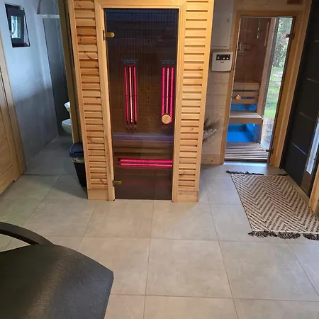 Bursztynowo Z Saunami I Jakuzzi 奥斯特罗沃