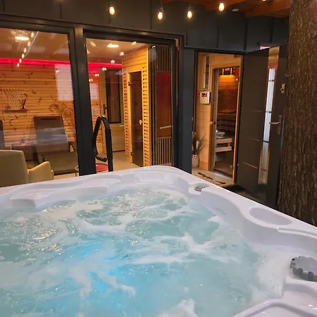 Bursztynowo Z Saunami I Jakuzzi Nyaraló